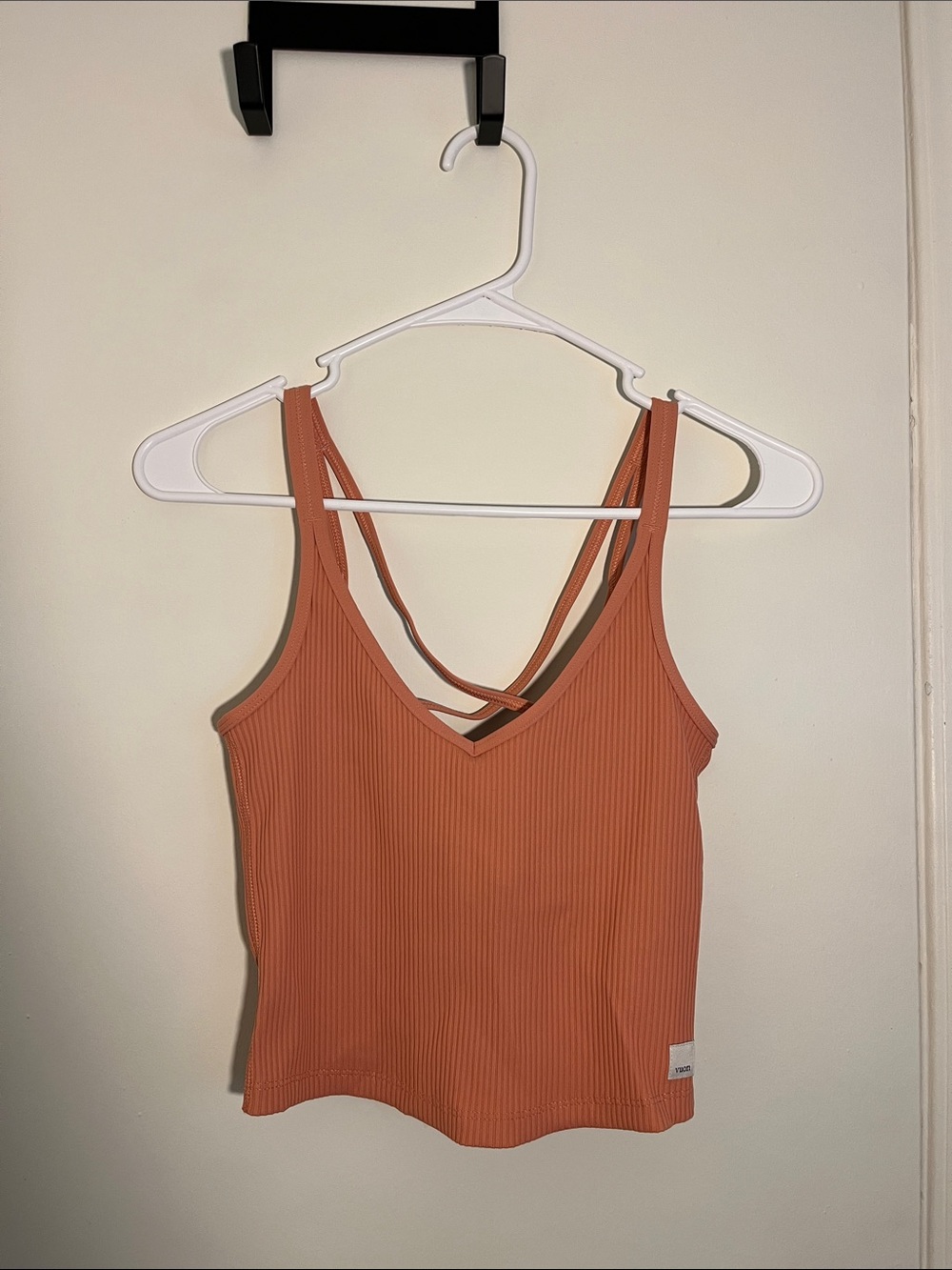 Vuori Ribbed V-Neck Crop Tank in Peach